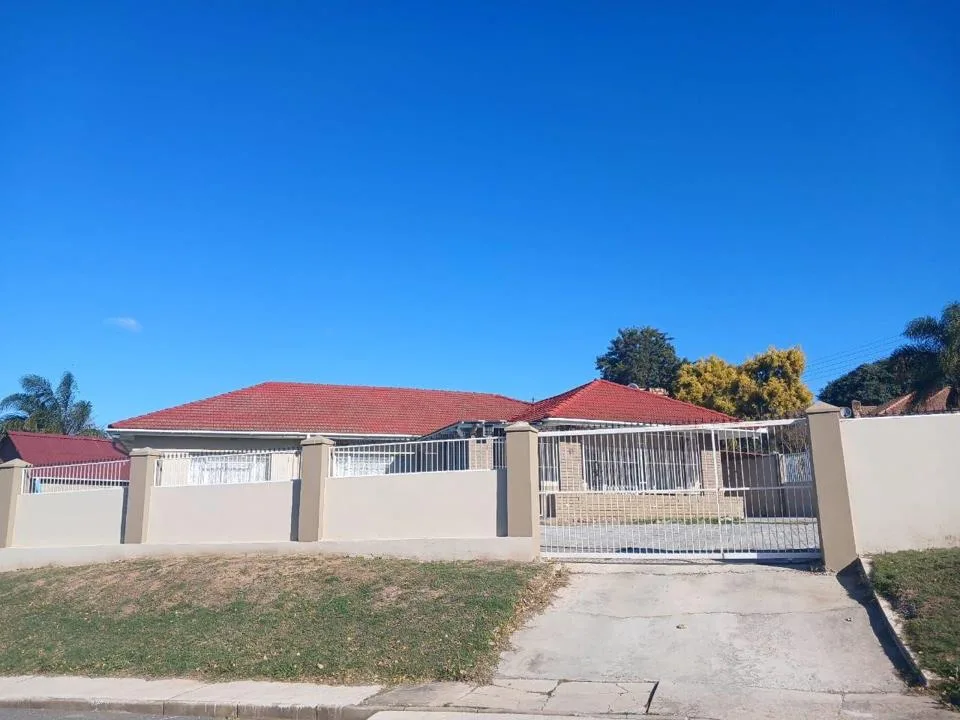 3 Bedroom House to rent in Penford