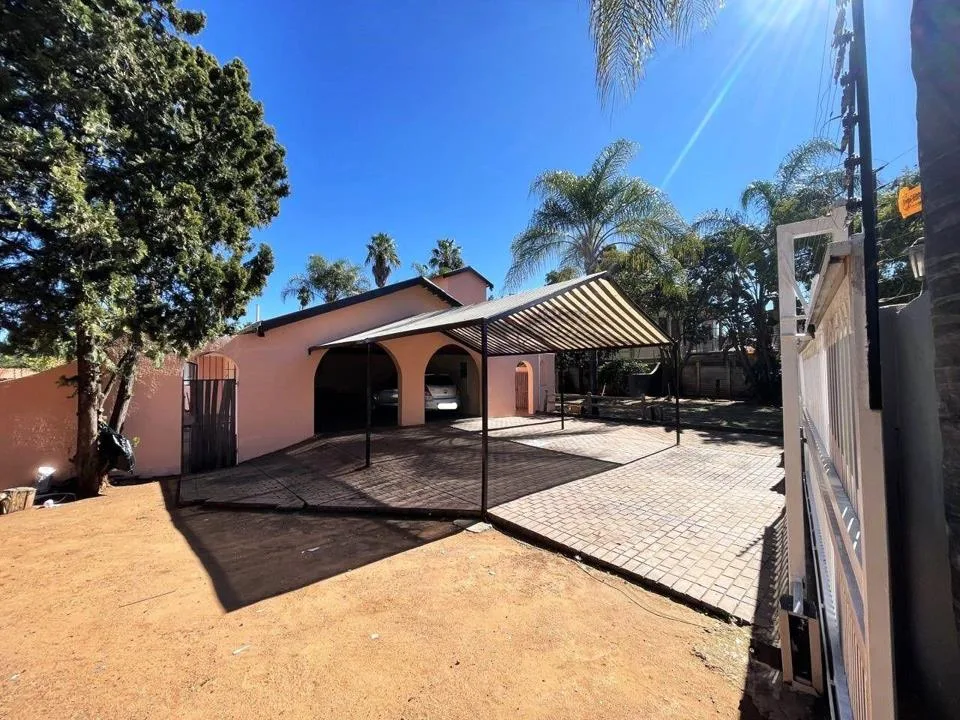 4 Bedroom House for sale in Fauna Park