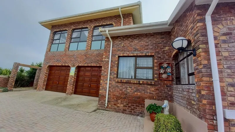 4 Bedroom House for sale in Wavecrest