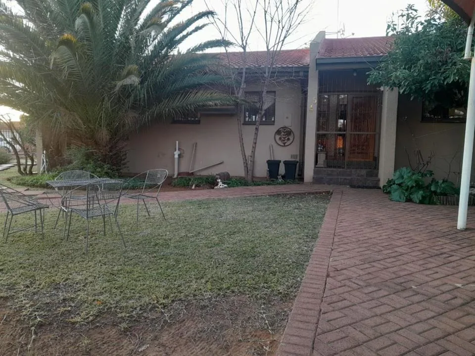 3 Bedroom House for sale in Kuruman