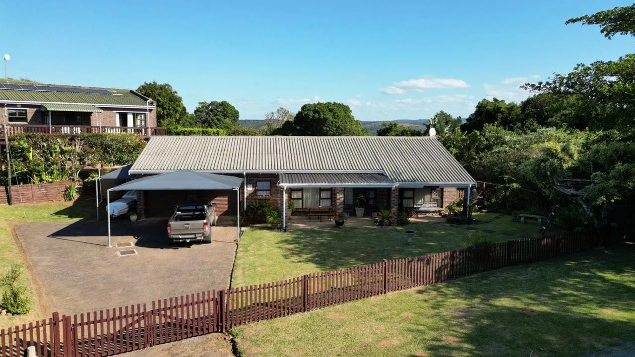 3 Bedroom House for sale in Cintsa East