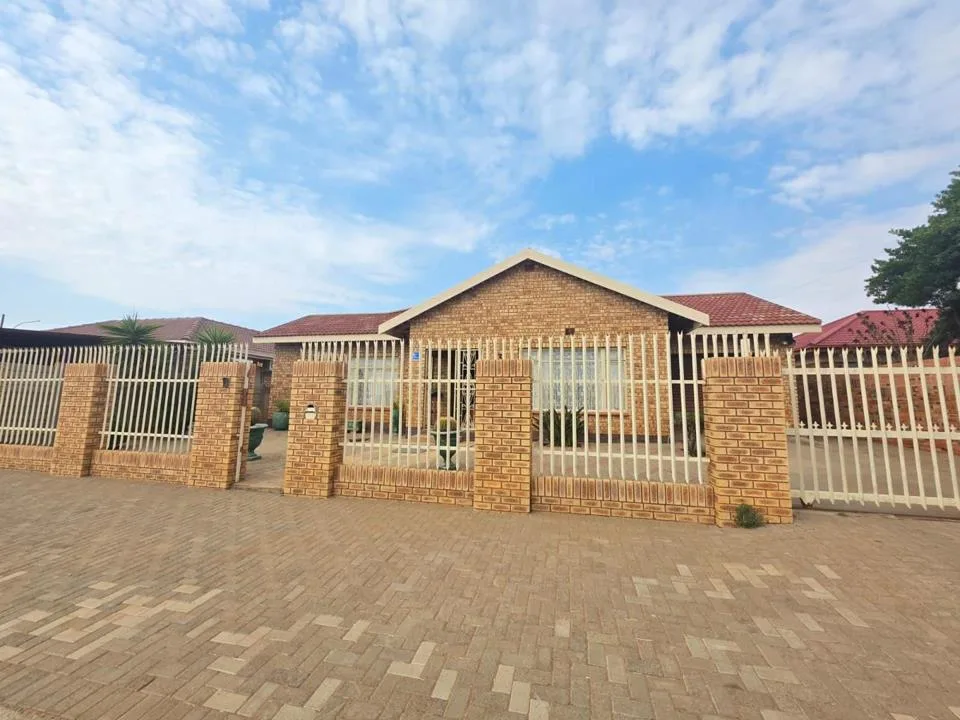 3 Bedroom House for sale in Homestead