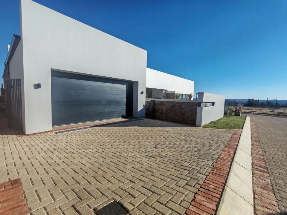3 Bedroom House to rent in Helderzicht Eco Estate