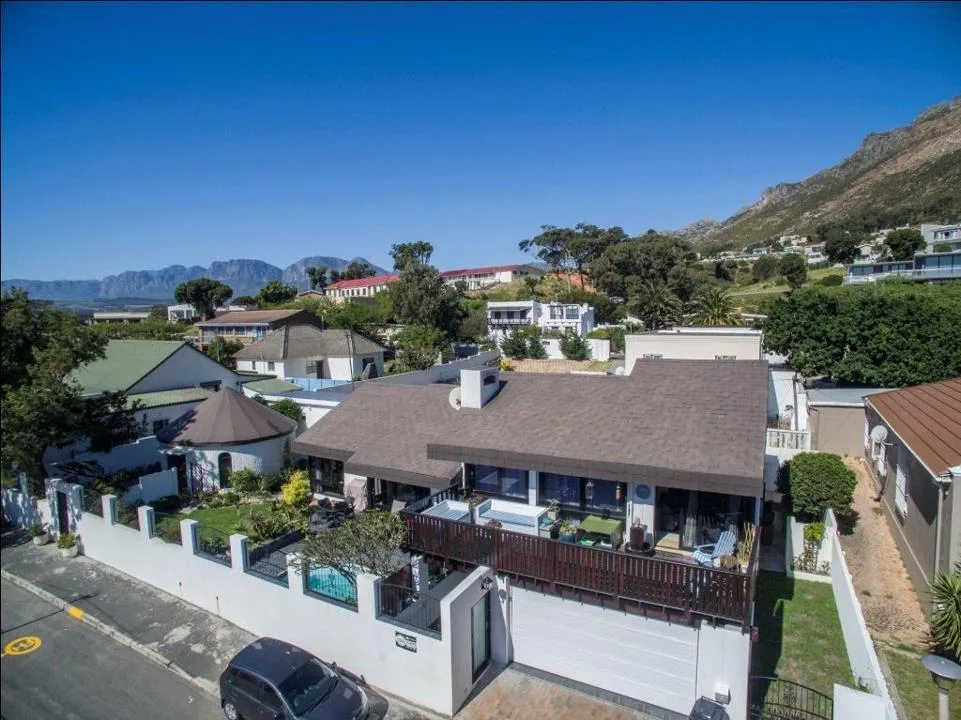 3 Bedroom House to rent in Gordons Bay Central