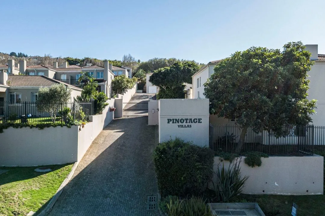 3 Bedroom Townhouse to rent in Oude Westhof