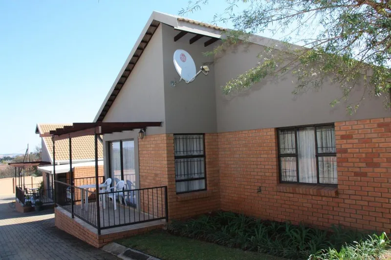 2 Bedroom Townhouse for sale in Langenhovenpark