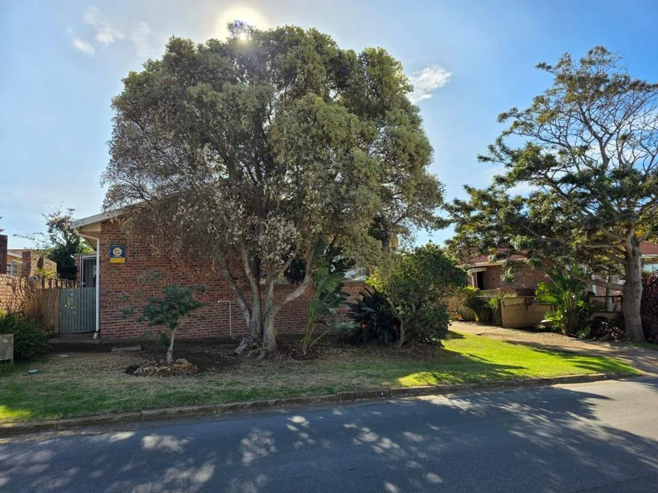 3 Bedroom House for sale in Wavecrest
