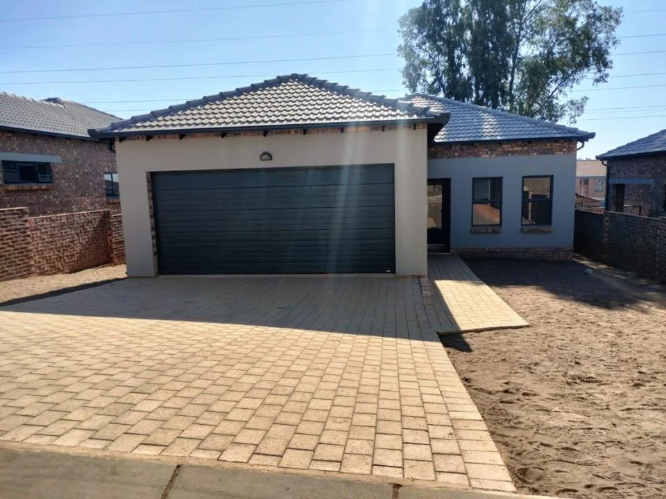 3 Bedroom House for sale in Die Heuwel