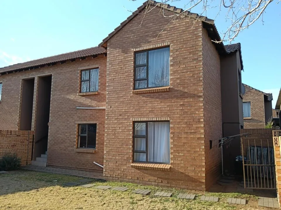 2 Bedroom Townhouse to rent in Langenhovenpark