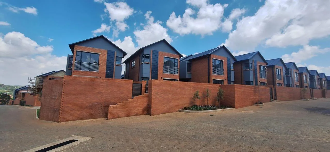 3 Bedroom Townhouse to rent in Olympus AH