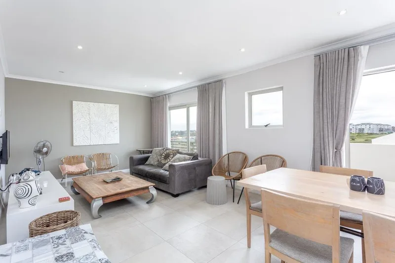 2 Bedroom Apartment / flat to rent in Muizenberg