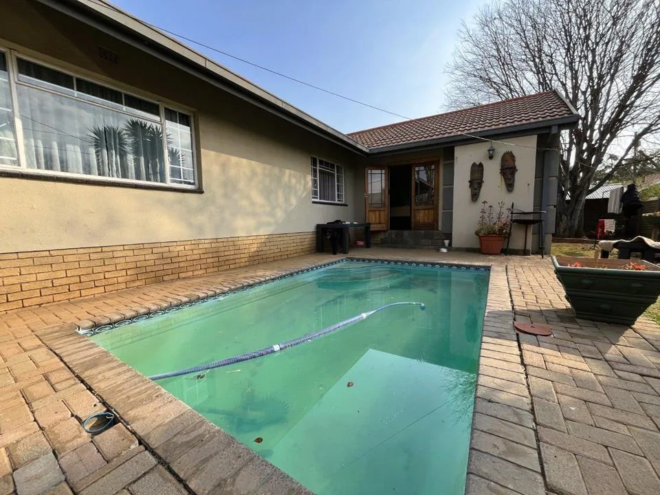 4 Bedroom House for sale in Vaalpark