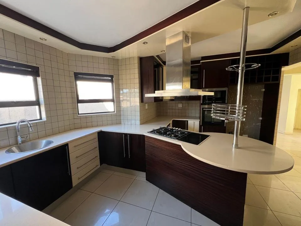 5 Bedroom House for sale in Thornhill