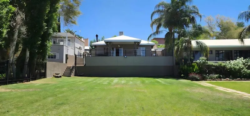 3 Bedroom House for sale in Middelpos