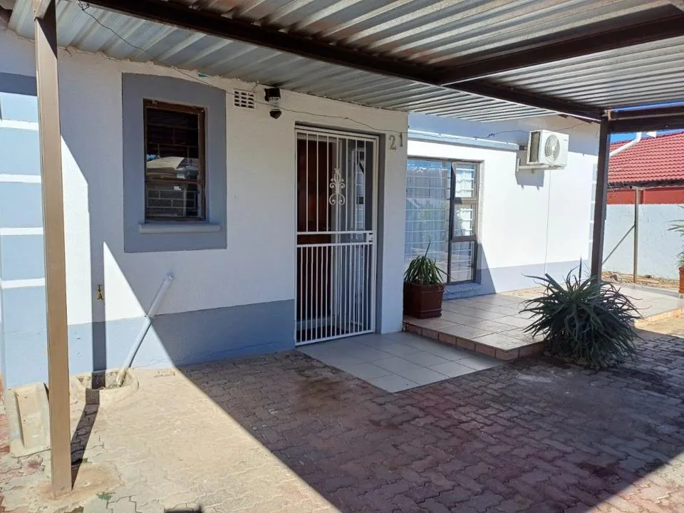 3 Bedroom House for sale in Roodepan