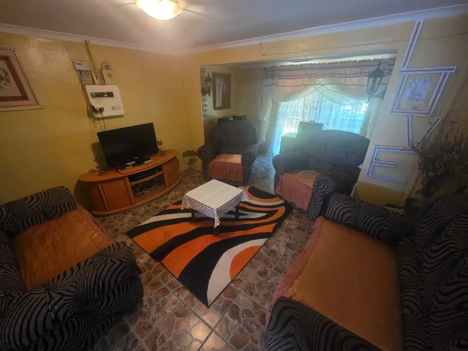 2 Bedroom House for sale in Roodepan