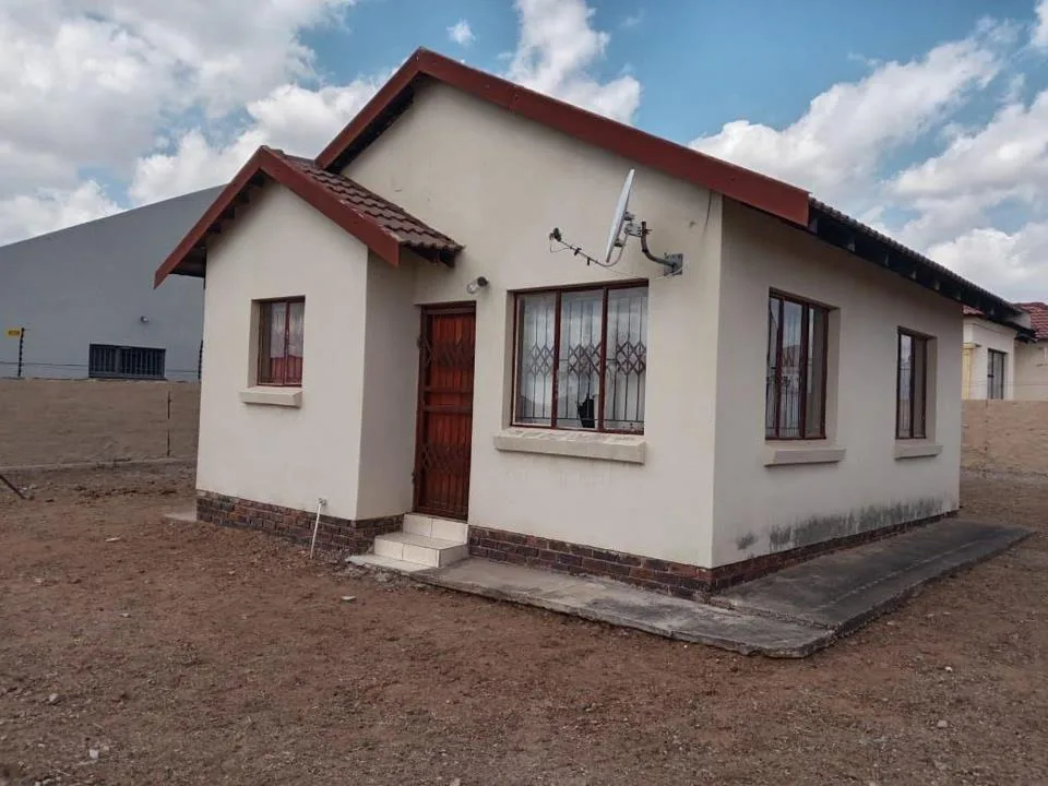 2 Bedroom House for sale in Mahlasedi Park