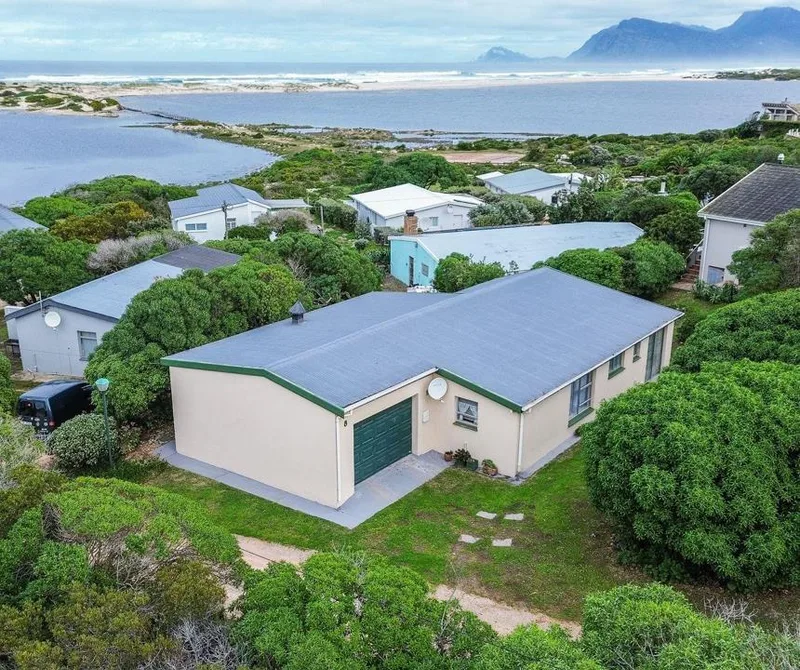 2.5 Bedroom House to rent in Meerensee