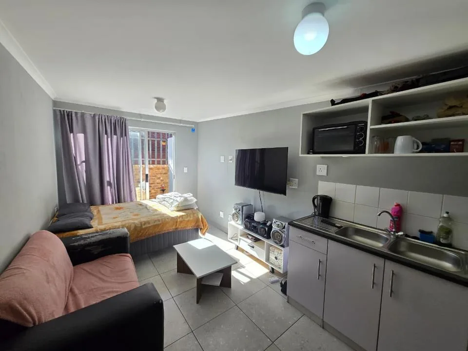 0.5 Bedroom Apartment / flat to rent in Germiston South