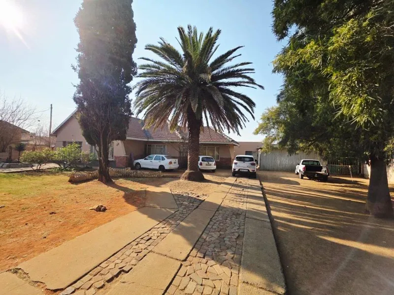 3 Bedroom House for sale in Songloed