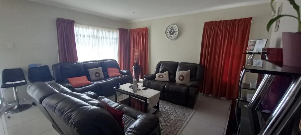3 Bedroom Townhouse for sale in Cambridge West