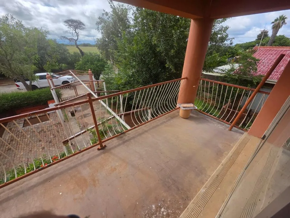 4 Bedroom House for sale in Roodepan
