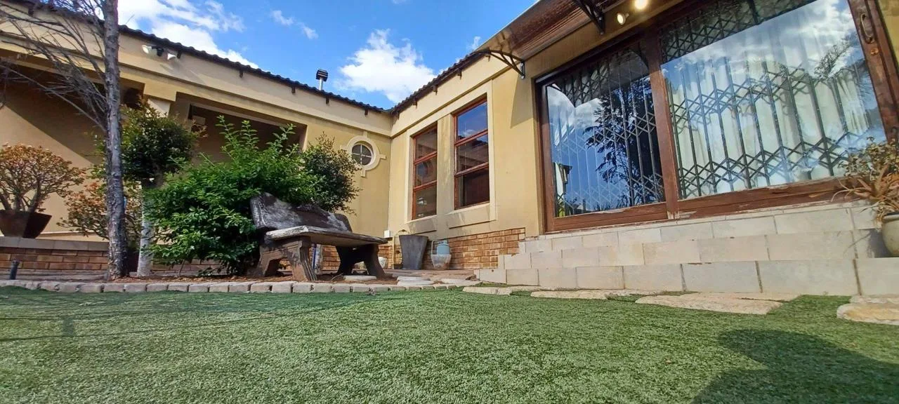 4 Bedroom House for sale in Bendor