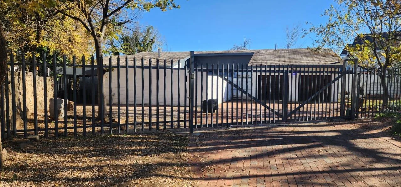 4 Bedroom House for sale in Panorama