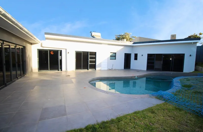 4 Bedroom House for sale in Beacon Bay
