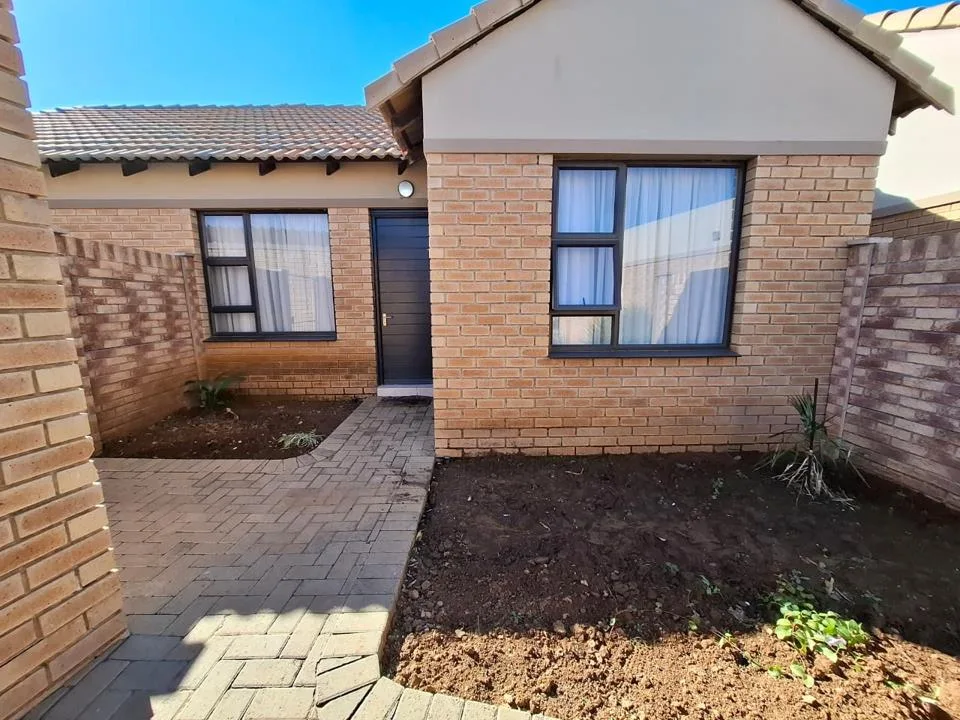3 Bedroom Townhouse for sale in Noordhoek