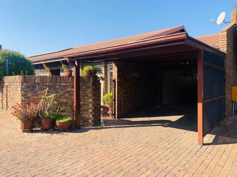 2 Bedroom Apartment / flat to rent in Middelburg Central