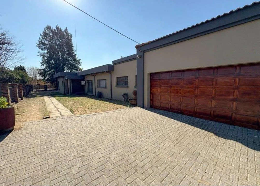 4 Bedroom House for sale in Vaalpark