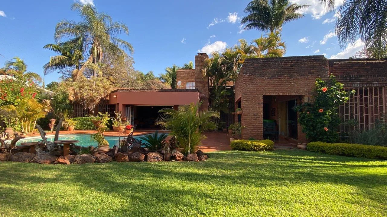 5 Bedroom House for sale in Chroompark