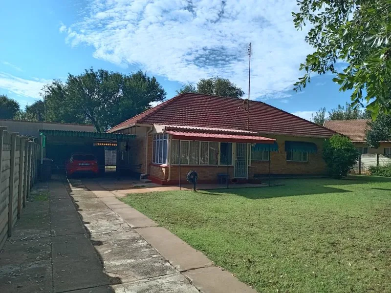 3 Bedroom House for sale in Stilfontein Ext 4