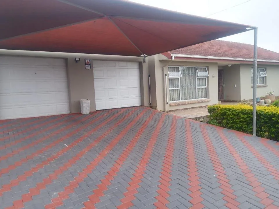 3 Bedroom House for sale in Amalinda