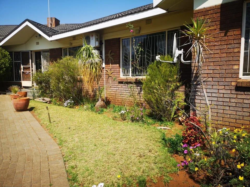 4 Bedroom House for sale in Kuruman