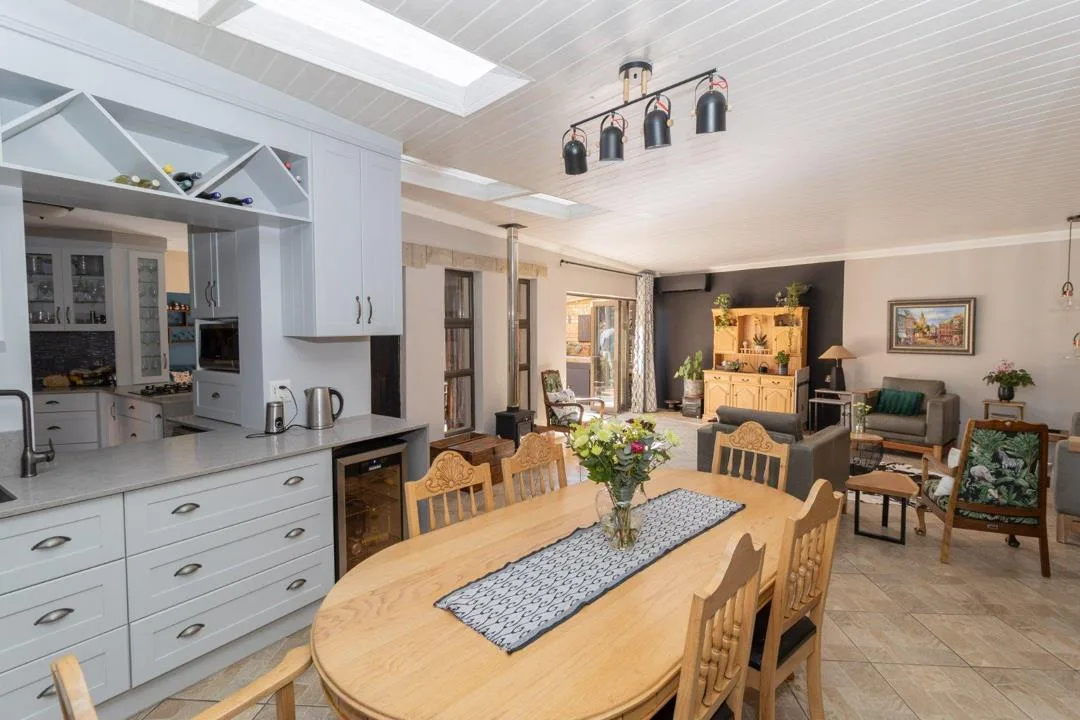 3 Bedroom House for sale in Langenhovenpark