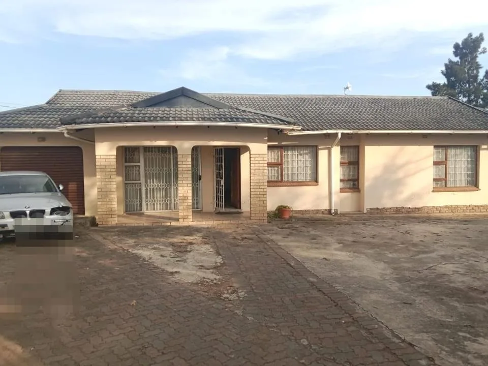 4 Bedroom House for sale in Hillcrest