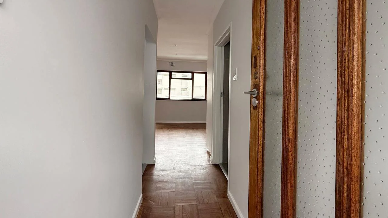 0.5 Bedroom Apartment / flat to rent in Sea Point