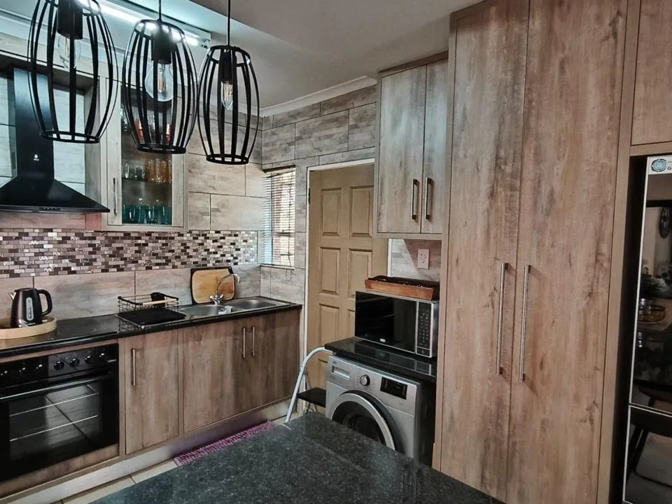 3 Bedroom Townhouse for sale in Heuwelsig
