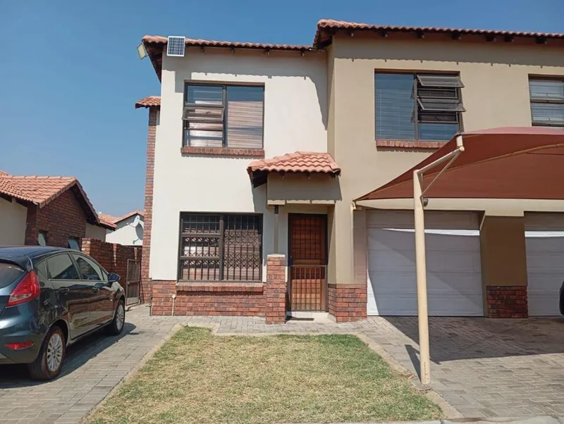 3 Bedroom House for sale in Waterval East