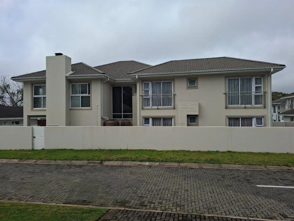 5 Bedroom House for sale in Beacon Bay