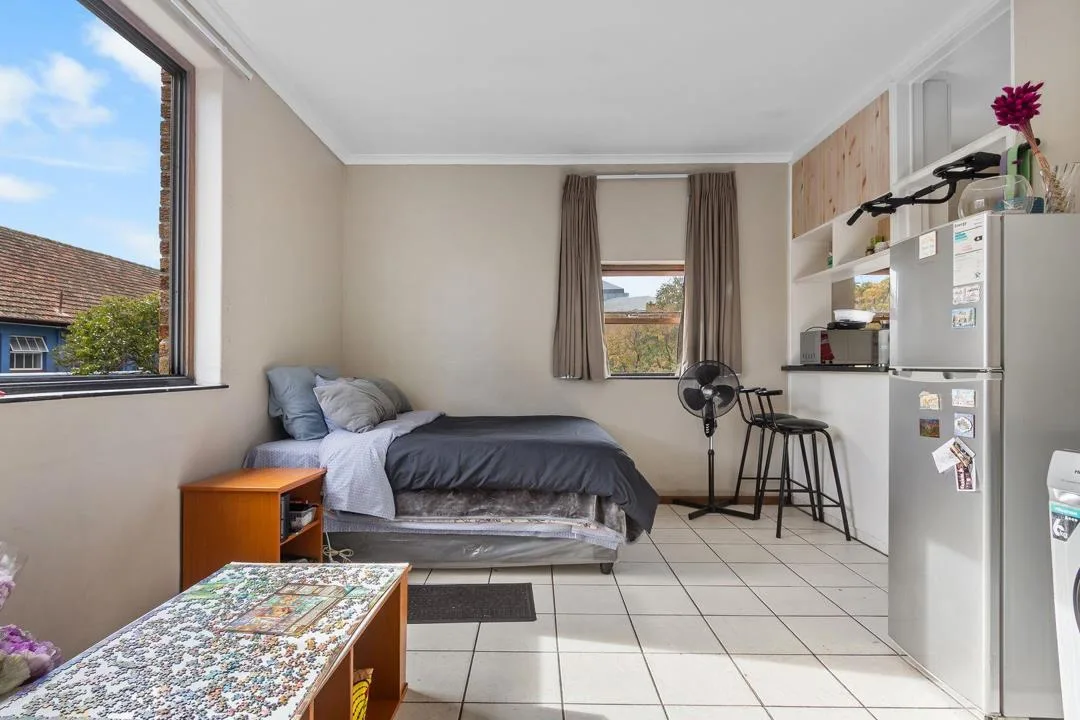 0.5 Bedroom Apartment / flat to rent in Rondebosch