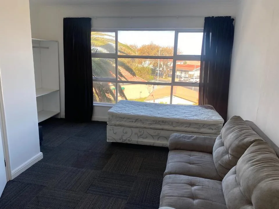 1 Bedroom Apartment / flat to rent in Lansdowne