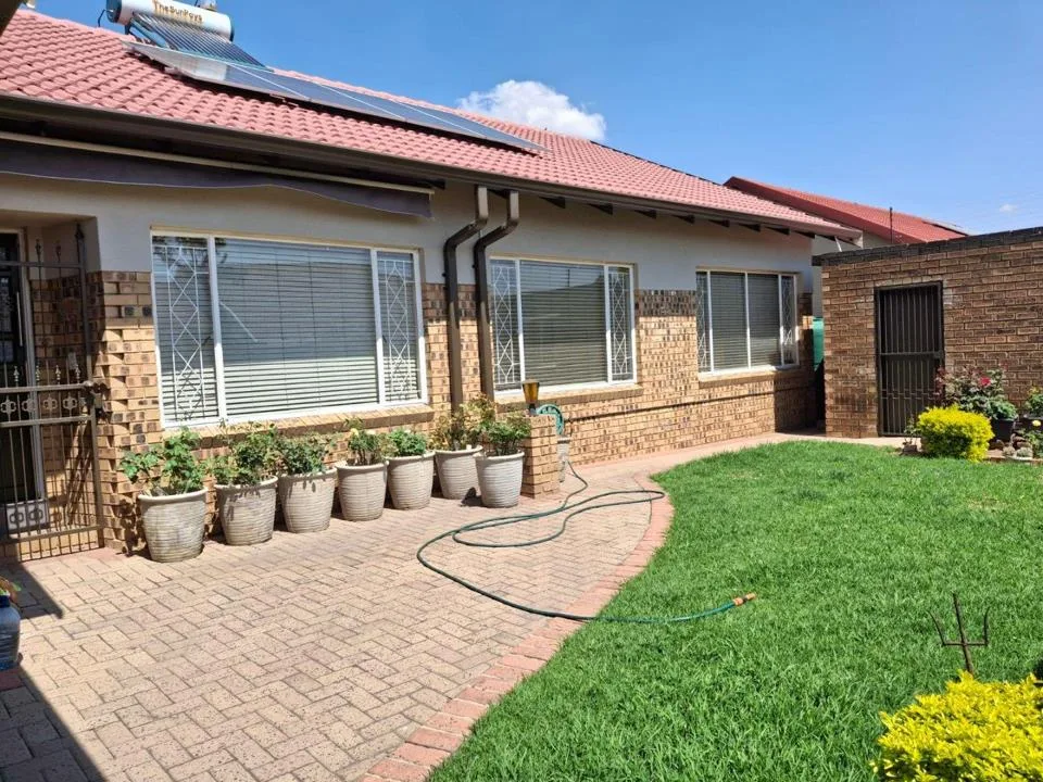 3 Bedroom House for sale in Del Judor Ext 4