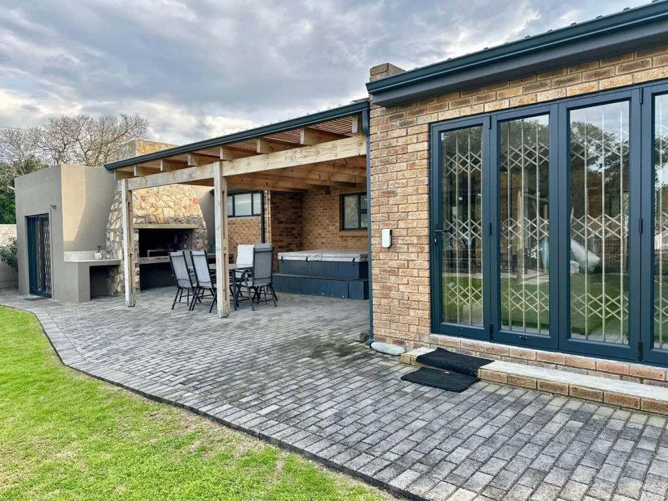 3 Bedroom House to rent in Sandbaai
