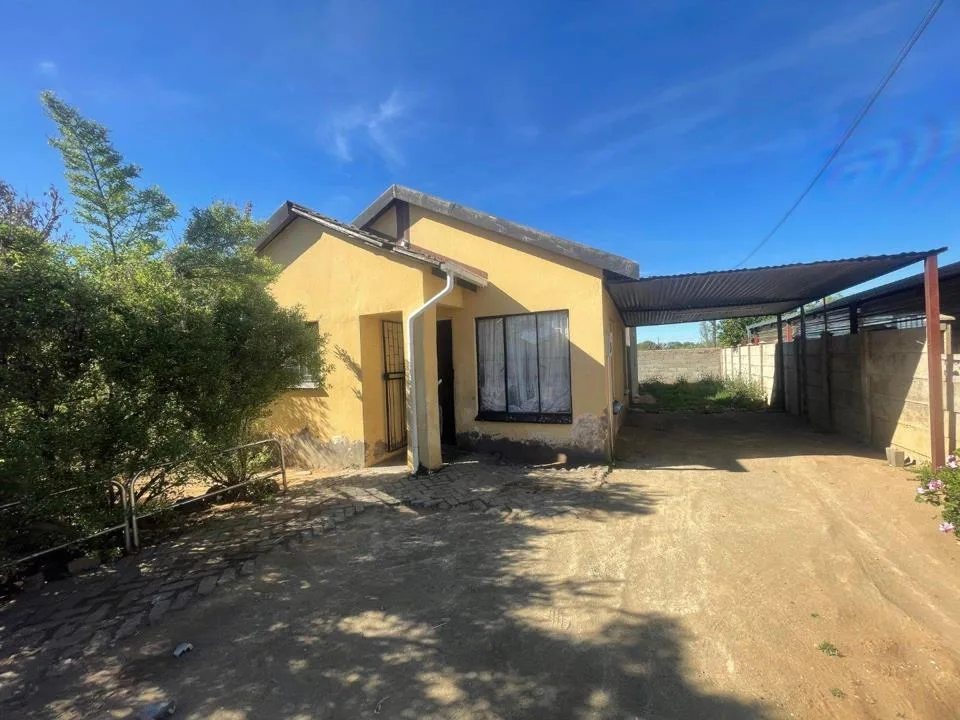 2 Bedroom House for sale in Roodepan