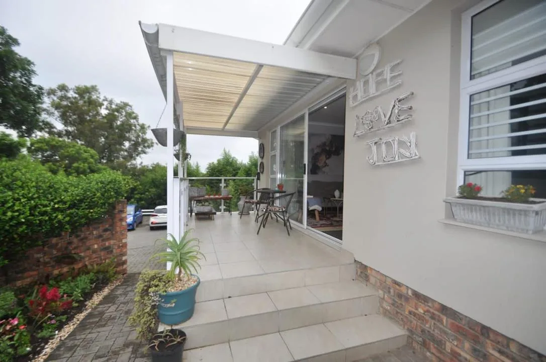 3 Bedroom Townhouse for sale in Beacon Bay