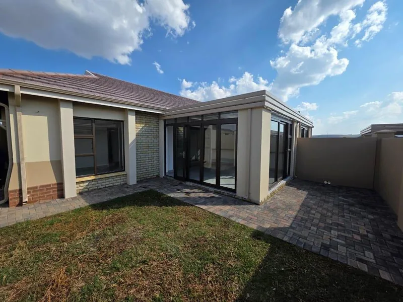 2 Bedroom Townhouse to rent in La Provance