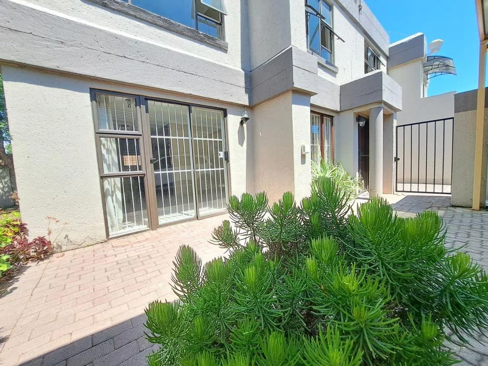 3 Bedroom Apartment / flat to rent in Morningside Manor